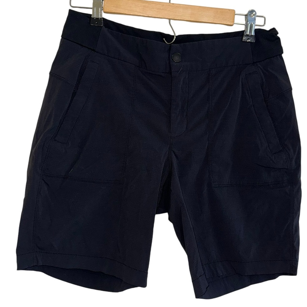 Athleta  Trekkie Bermuda 2.0  Black Shorts Size 8 Style # 596504